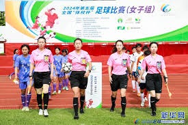 云南玉昆力克深圳新鹏城展开中超精彩对决